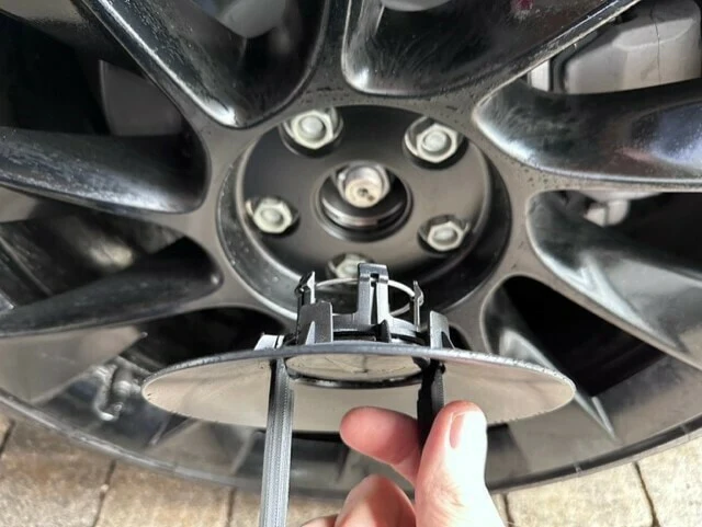 Tesla - 20" fælge navdæksel trækker / værktøj (model Y) - Billede 4